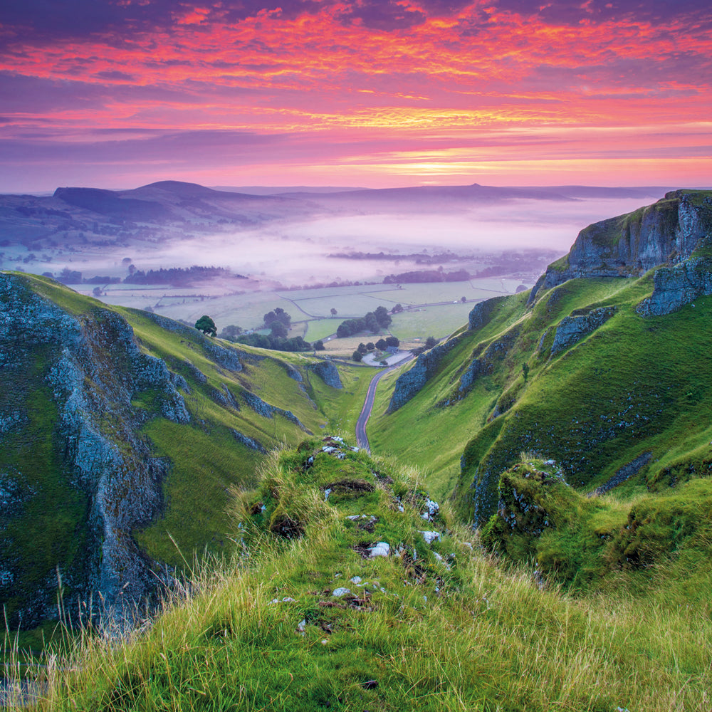 Winnats Pass Peak District National Park